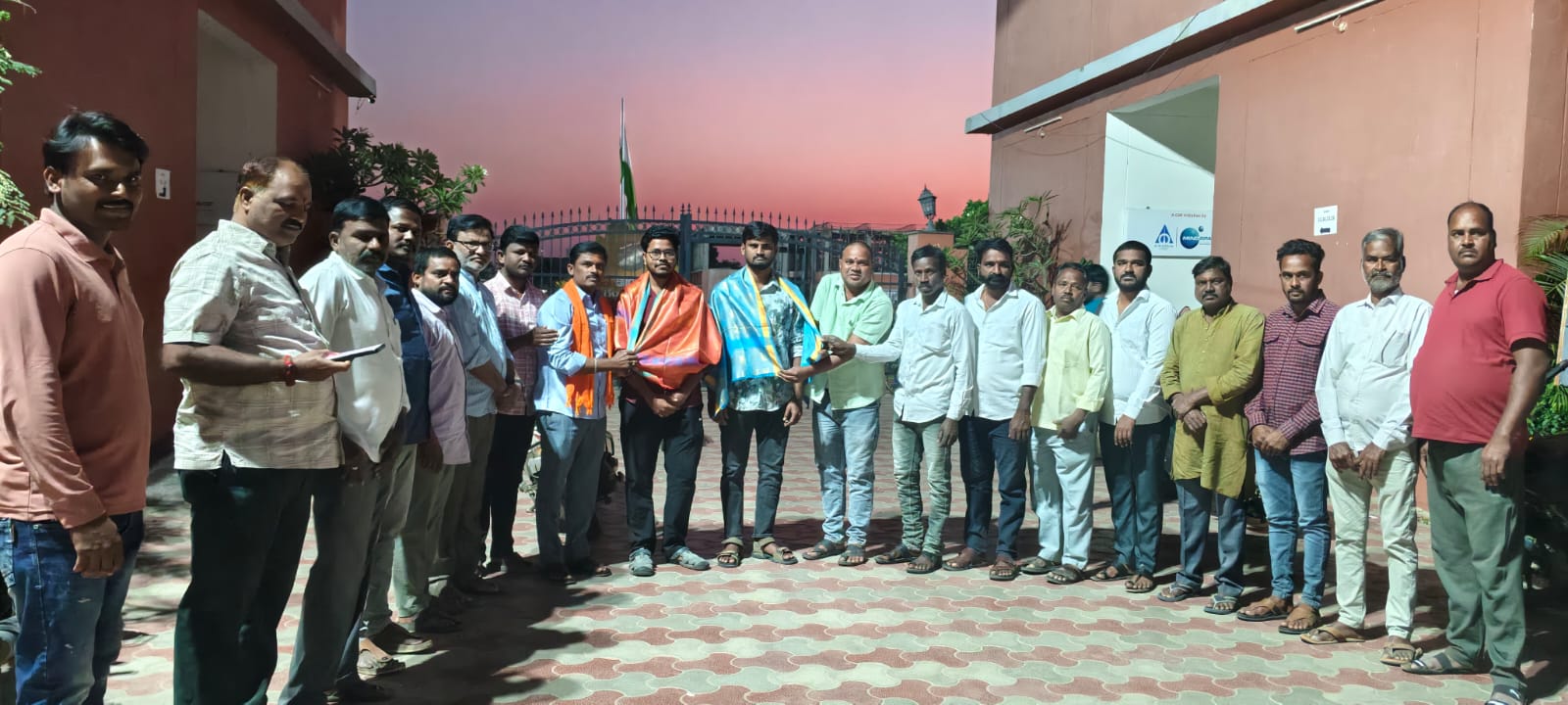 సాయి చరణ్ కు శాలువాతో సత్కారం చేయడమైనది.