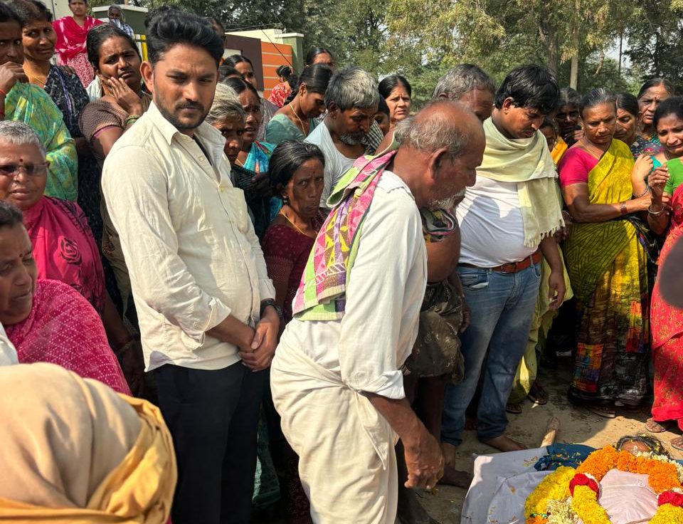 త్రిపురాంతకం మండలం సొసైటీ డైరెక్టర్ పొట్ల అచ్చయ్య అమ్మ మృతి చెందిన