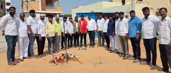 నూతన రోడ్డును శంకుస్థాపన చేసిన సర్పంచ్ నవ్య నాగరాజ్ గౌడ్