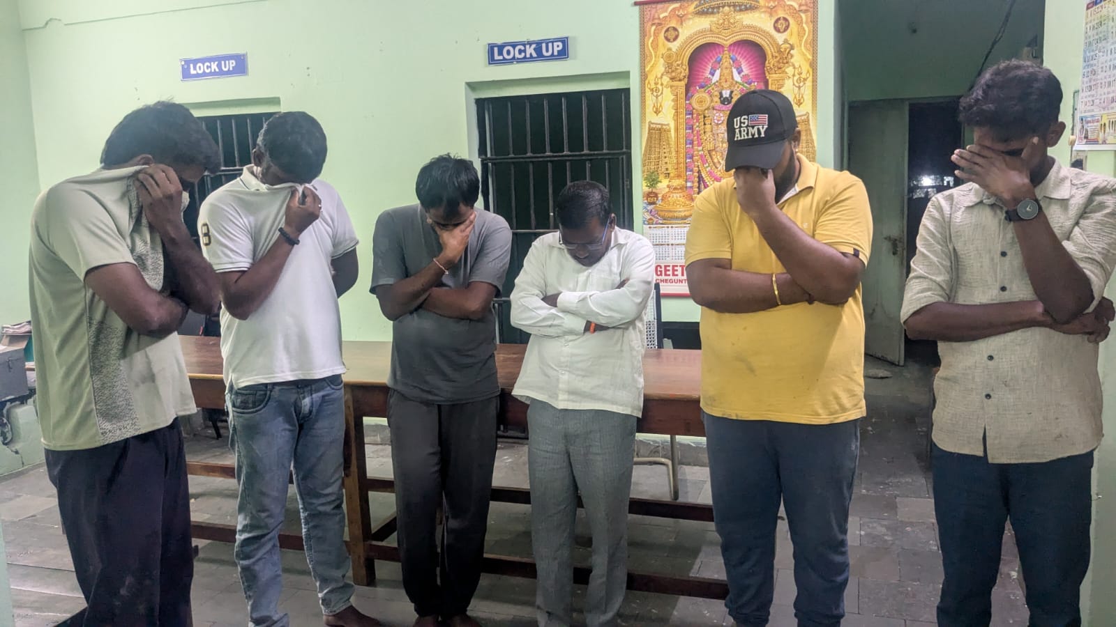 పేకాట ఆడుతున్న ఆరుగురి పై కేసు నమోదు,