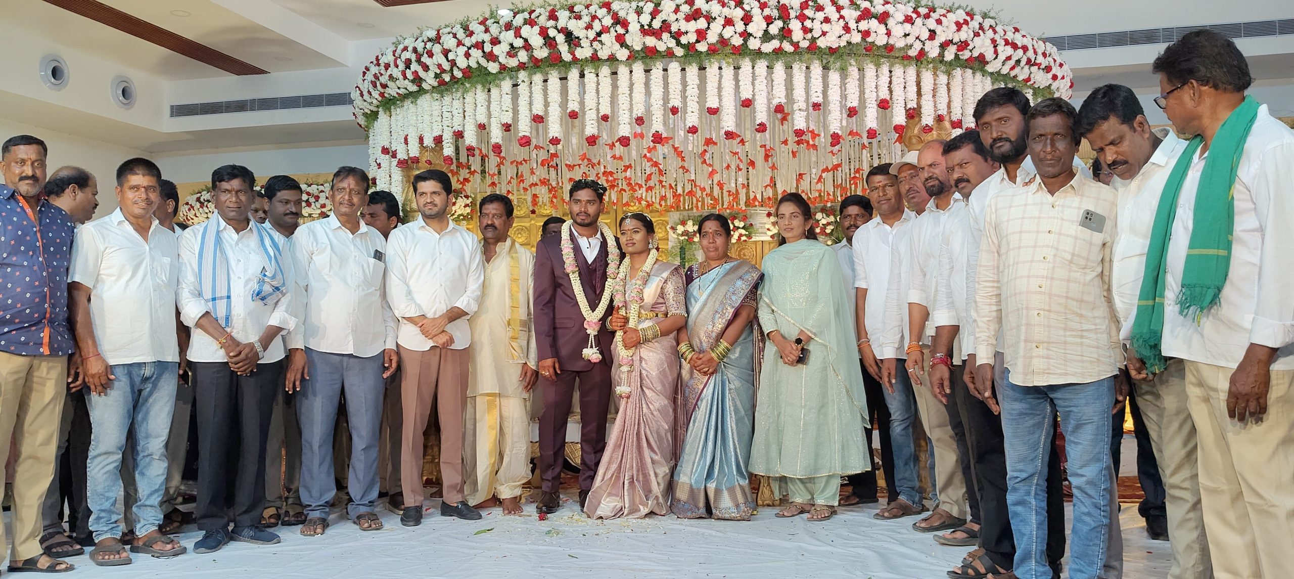 వివాహాది శుభకార్యాల్లో పాల్గొన్న కాంగ్రెస్ నియోజకవర్గ ఇంచార్జి ప్రణవ్