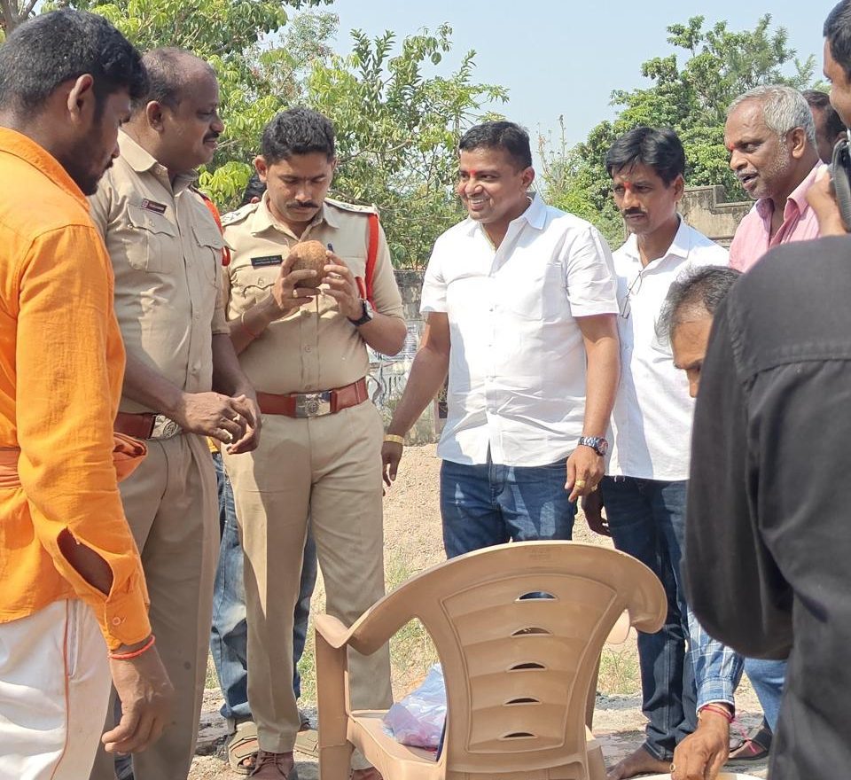 సామాజిక సేవలో నాగపురి రాజు గౌడ్ అంబేద్కర్ విగ్రహ శంకుస్థాపన
